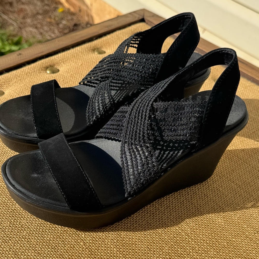 SKECHERS RUMBLE UP - CLOUD CHASER Women’s 8.5 Black Wedge Sandals - Picture 2 of 8